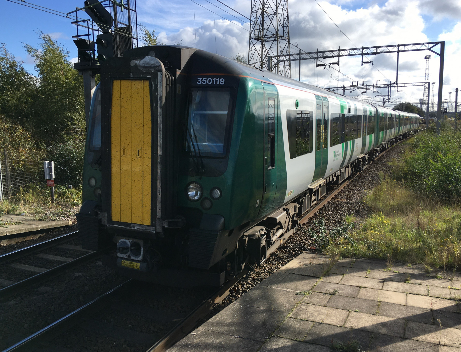 Photo of 350118 at Bescot Stadium — trainlogger