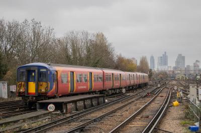 5739,5706 at Clapham Junction. &copy; Zain