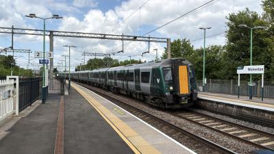 350113 at Wolverton. &copy; Luivery