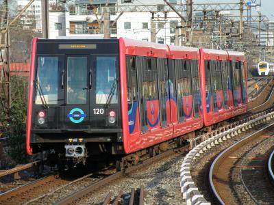 DLR 120 at Shadwell. &copy; llamafish