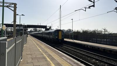 350107 at Cheddington. &copy; Luivery