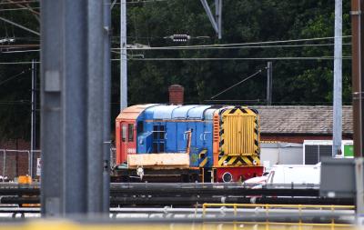 08950 at Neville Hill TMD. &copy; MJM