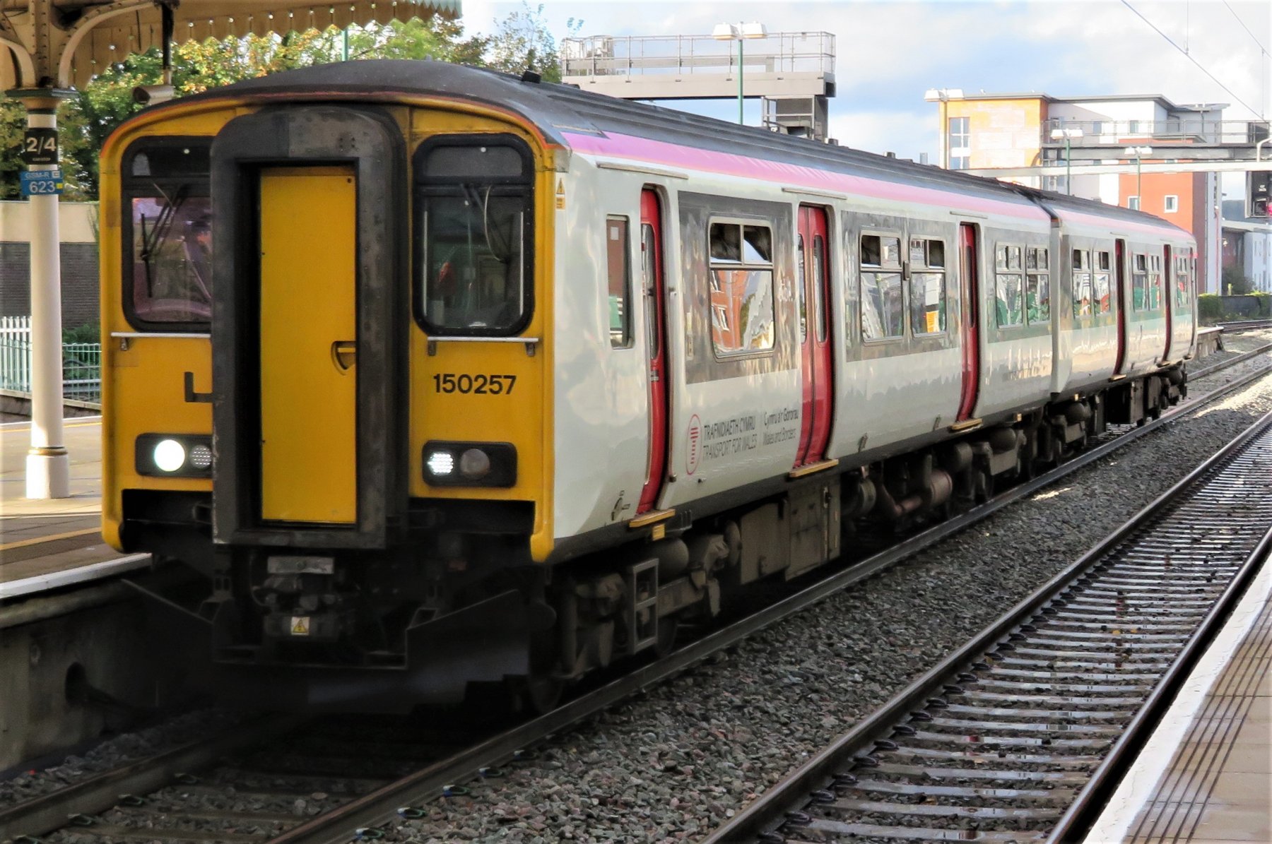 Photo of 150257 at Cardiff Central — trainlogger