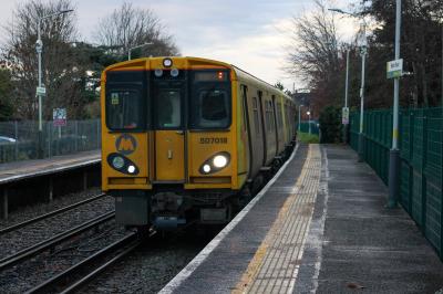 507018 at Manor Road. &copy; South Coast Trainspotter
