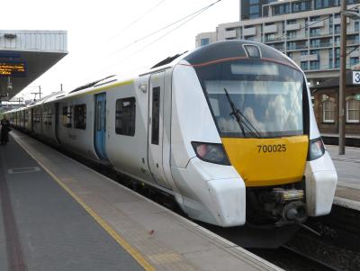 700025 at Finsbury Park. &copy; Geoff