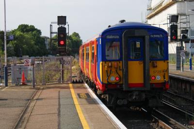 5735 at Guildford. &copy; South Coast Trainspotter
