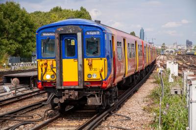 5730 at Clapham Junction. &copy; trainlogger