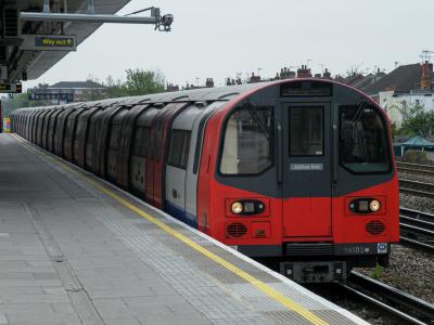 LU96102 at Dollis Hill. &copy; llamafish