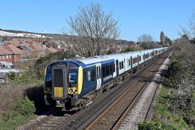photo of 450054 at Portchester