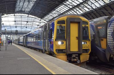 158702,385111 at Glasgow Queen Street High Level. &copy; Brodie