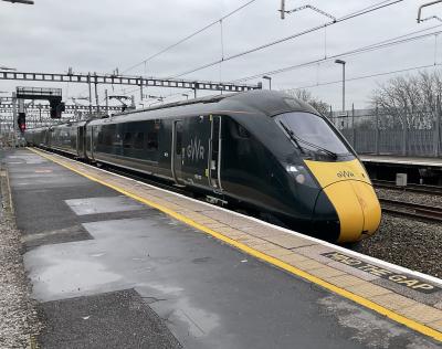800002 at Swindon. &copy; Pistolpete008