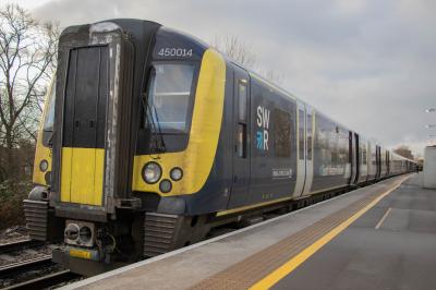 450014 at Earlsfield. &copy; Zain