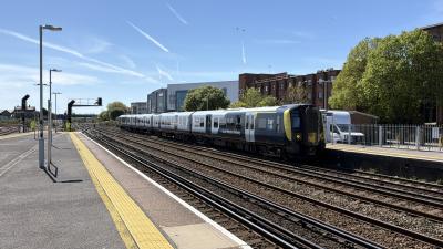 450065 at Eastleigh. &copy; Luivery
