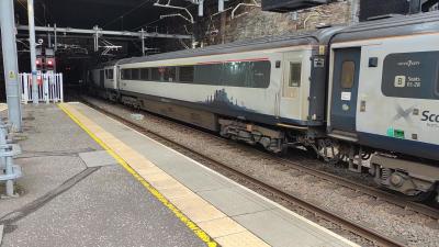 40623 coach at Glasgow Queen Street. &copy; Geoff