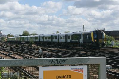 450040 at Clapham Junction. &copy; llamafish