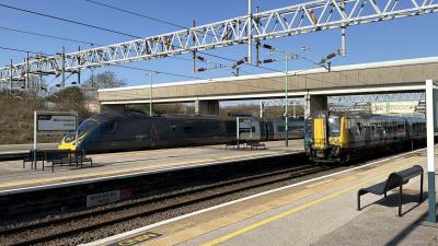 390123 at Milton Keynes Central. &copy; Luivery