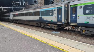 42259 coach at Glasgow Queen Street. &copy; Geoff