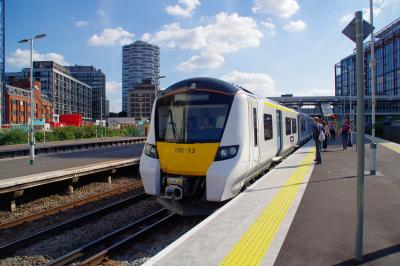 700113 at East Croydon. &copy; Shotts