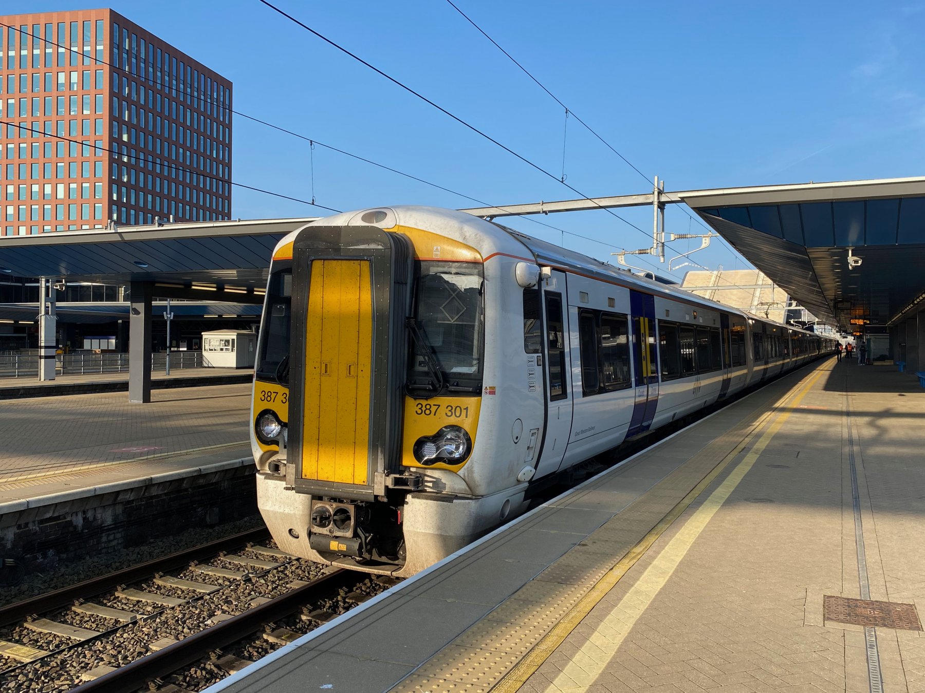 Photo of 387301 at Reading — trainlogger