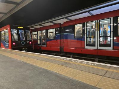 DLR 116,DLR 127 at Limehouse DLR. &copy; MikeMOL