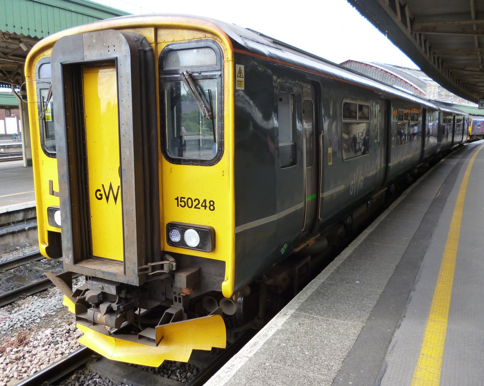 Photo of 150248 at Bristol Temple Meads — trainlogger
