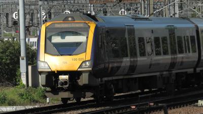 195025 - Class 195 / Diesel mechanical / hydraulic multiple unit sets ...