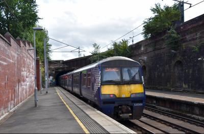 photo of 320303 at Bridgeton