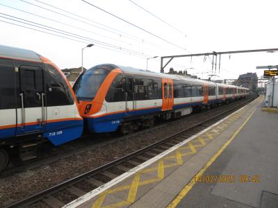 710106 at Bethnal Green. &copy; Geoff
