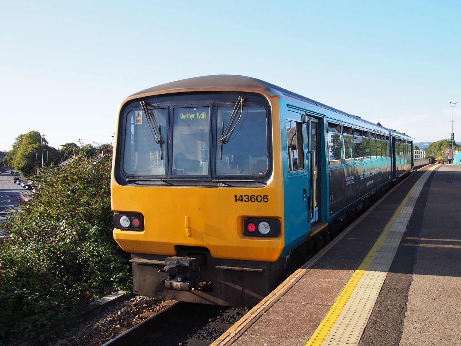 Photo of 143606 at Grangetown (Cardiff) — trainlogger