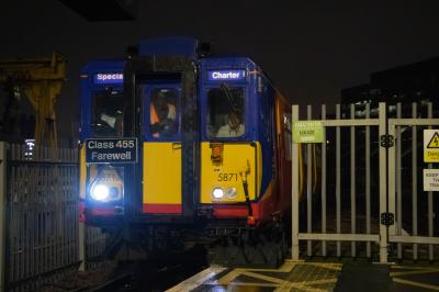 5871 at London Waterloo. &copy; Zain