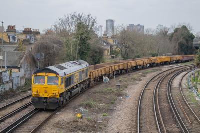 66707 at Culvert Road Bridge. &copy; Zain