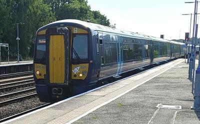 375621 at Tonbridge. &copy; Geoff