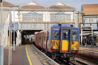 5870 at Clapham Junction. &copy; Zain