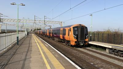 730030 at Cheddington. &copy; Luivery