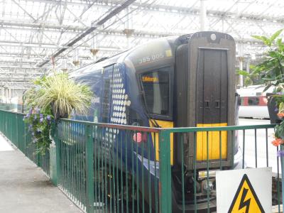 385005 at Edinburgh. &copy; Trainman5862