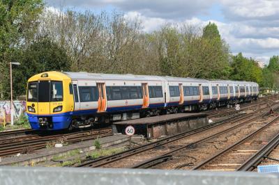 378224 at Clapham Junction. &copy; llamafish