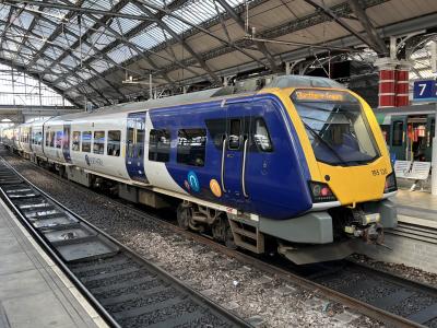 195120 at Liverpool Lime Street. &copy; BigKev