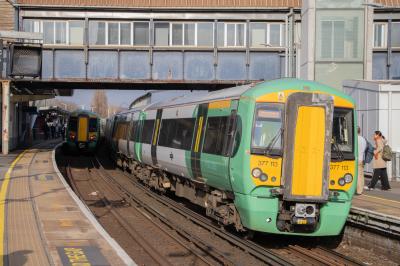 377113,377405 at Clapham Junction. &copy; Zain