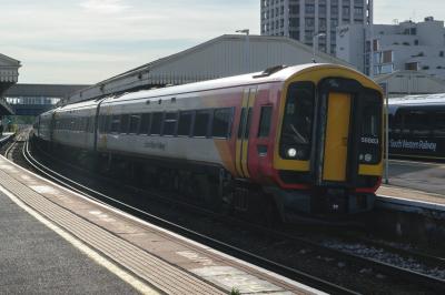 158883 at Clapham Junction. &copy; llamafish