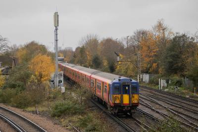 5869 at Wimbledon West Junction. &copy; Zain