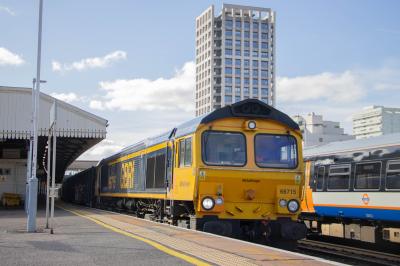 66715 at Clapham Junction. &copy; Zain