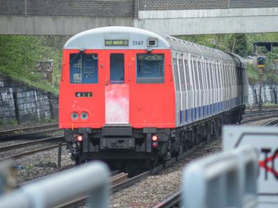 LU5147 at Dollis Hill. &copy; llamafish
