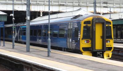 158726 at Edinburgh Waverley. &copy; Geoff