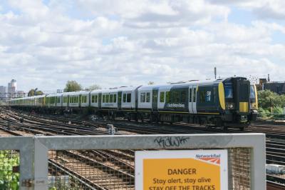 450001 at Clapham Junction. &copy; llamafish