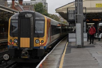 444033 at Basingstoke. &copy; Harry Bennellick