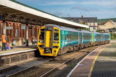 158825 at Llandudno Junction. &copy; Shotts