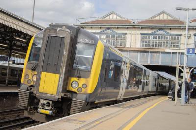 450029 at Clapham Junction. &copy; Zain