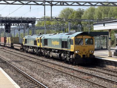 66546,66528 at Swindon. &copy; Luivery