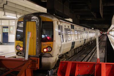 387121 at London Victoria. &copy; Zain