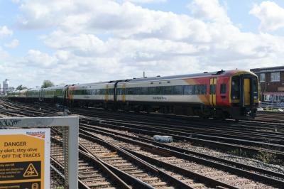 158885 at Clapham Junction. &copy; llamafish